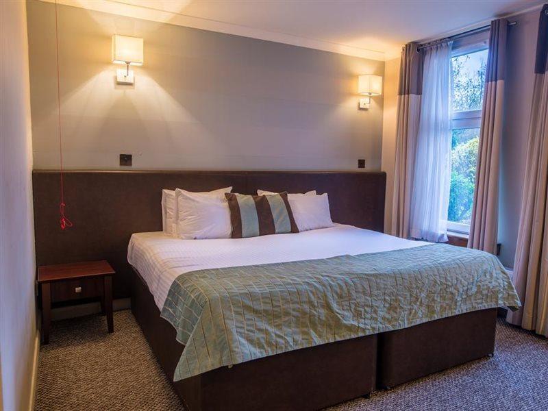 Rosslea Hall Hotel Rhu Екстериор снимка