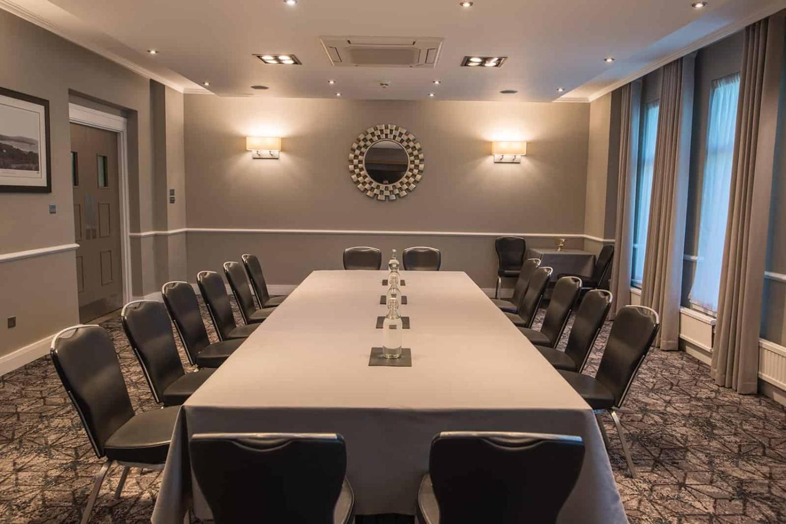 Rosslea Hall Hotel Rhu Екстериор снимка