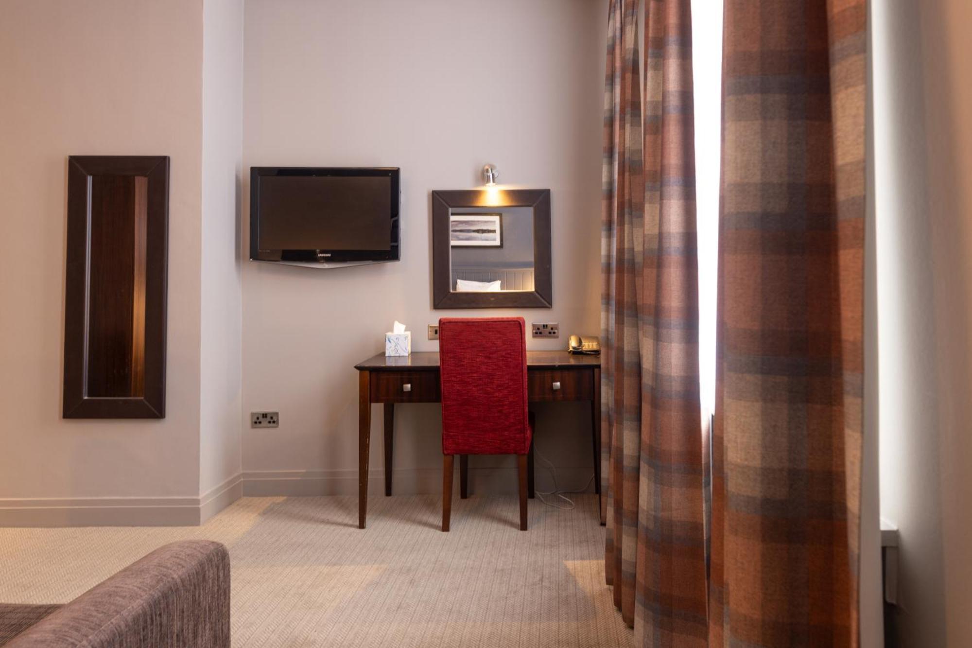 Rosslea Hall Hotel Rhu Стая снимка