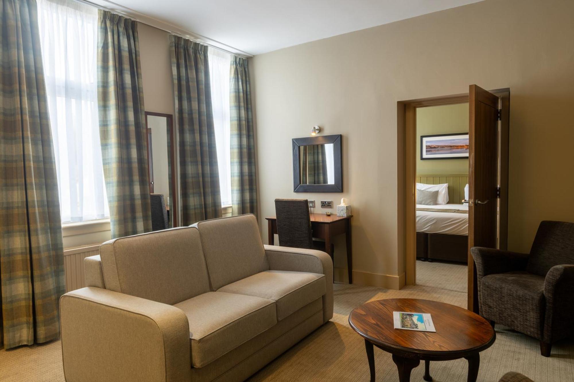 Rosslea Hall Hotel Rhu Стая снимка